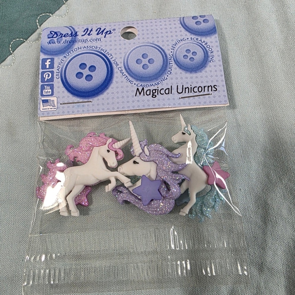 Dress It Up Magical Unicorns Novelty Buttons 7ct Multicolor Glitter Accents